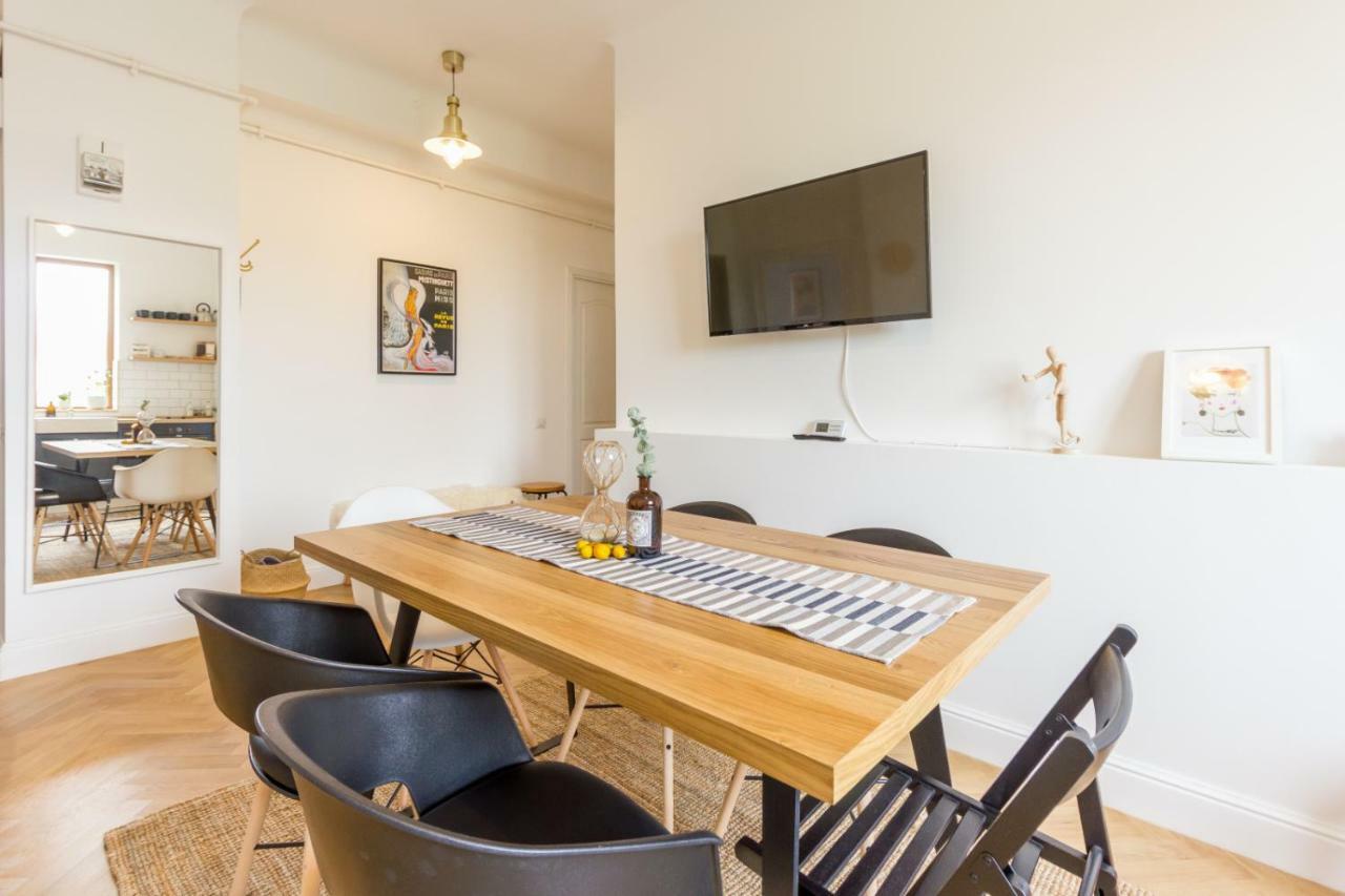 City Chic 3 Bedroom Apartment คลูจ-นาโปกา ภายนอก รูปภาพ