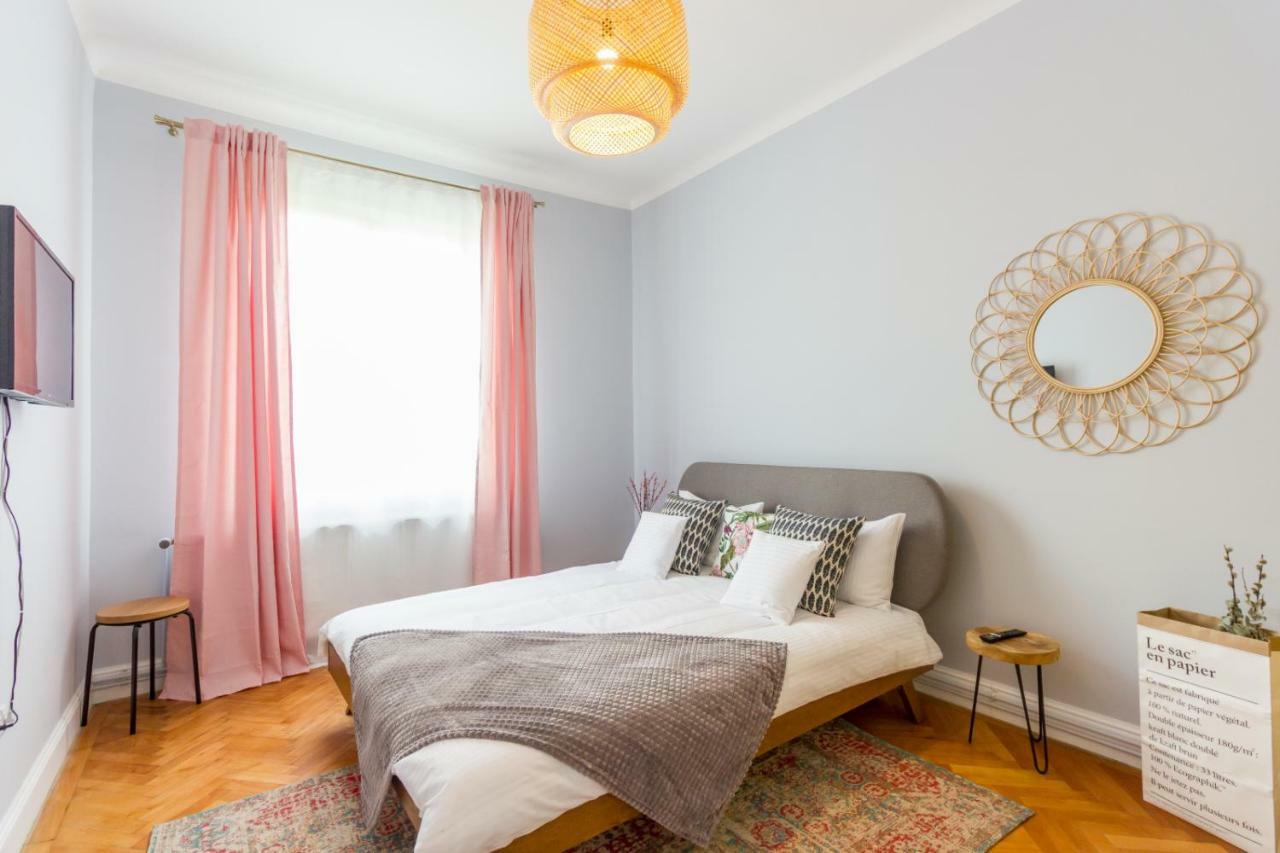 City Chic 3 Bedroom Apartment คลูจ-นาโปกา ภายนอก รูปภาพ