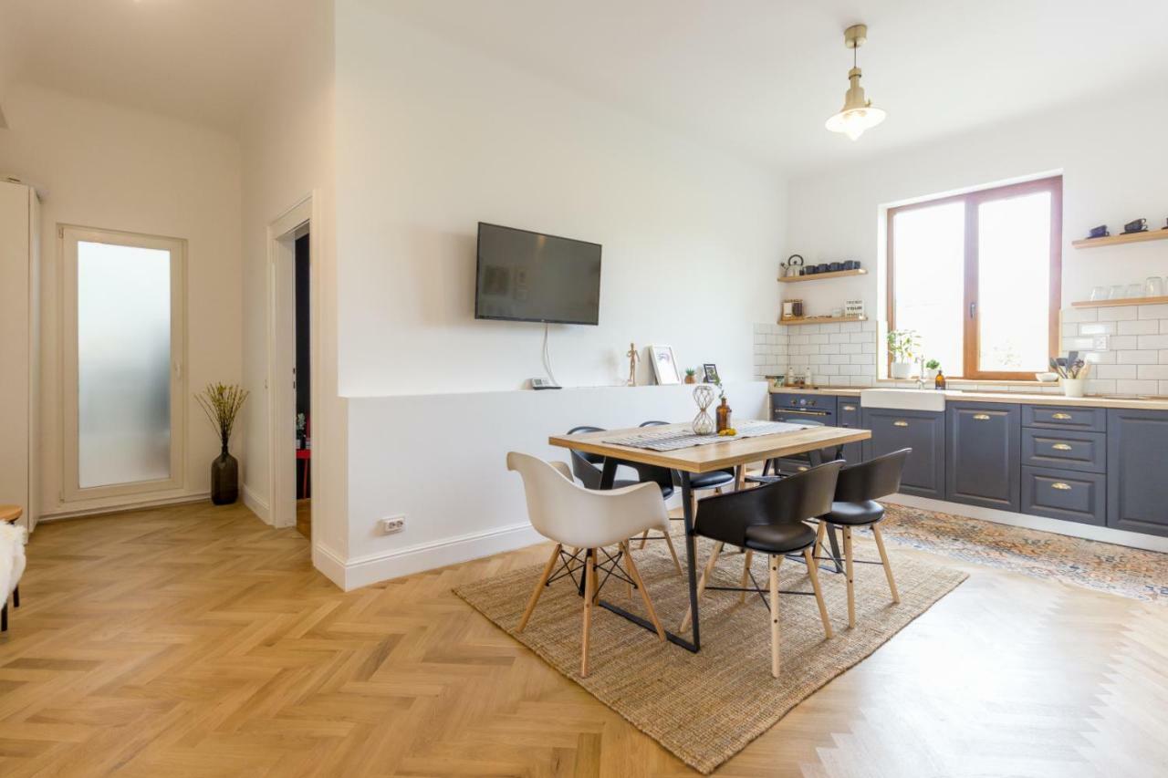City Chic 3 Bedroom Apartment คลูจ-นาโปกา ภายนอก รูปภาพ
