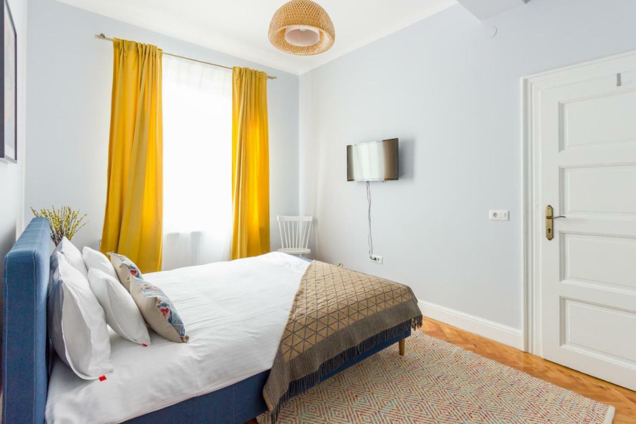 City Chic 3 Bedroom Apartment คลูจ-นาโปกา ภายนอก รูปภาพ